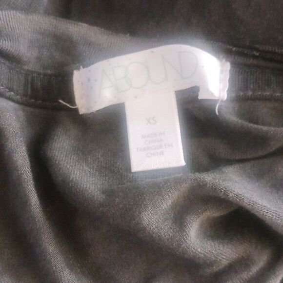 Abound gray  Washed V-Neck Hi-Lo short sleeve Tee size XS - Picture 4 of 4